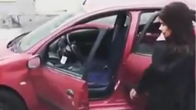 Κορίτσια, σας έφυγε το αυτοκίνητο!